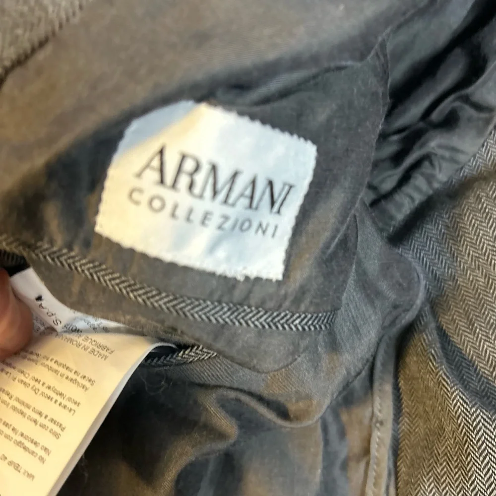 Armani Collezioni Men’s 44R Gray Herringbone Sport Coat Blazer Two Button Elbow